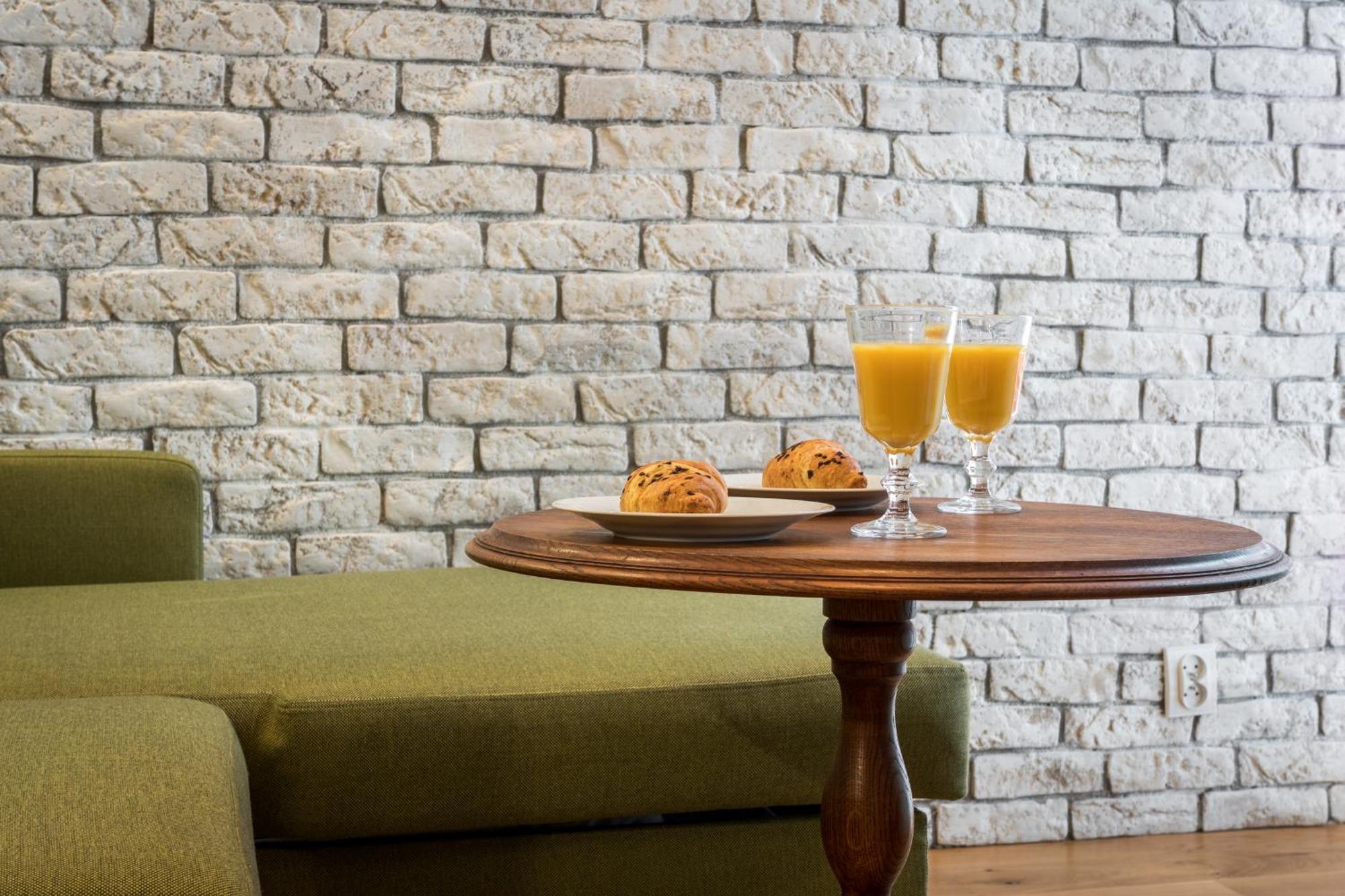 Cheerful Air Conditioned Apartment With Mezzanine And Parking - Old Town Krakau Buitenkant foto